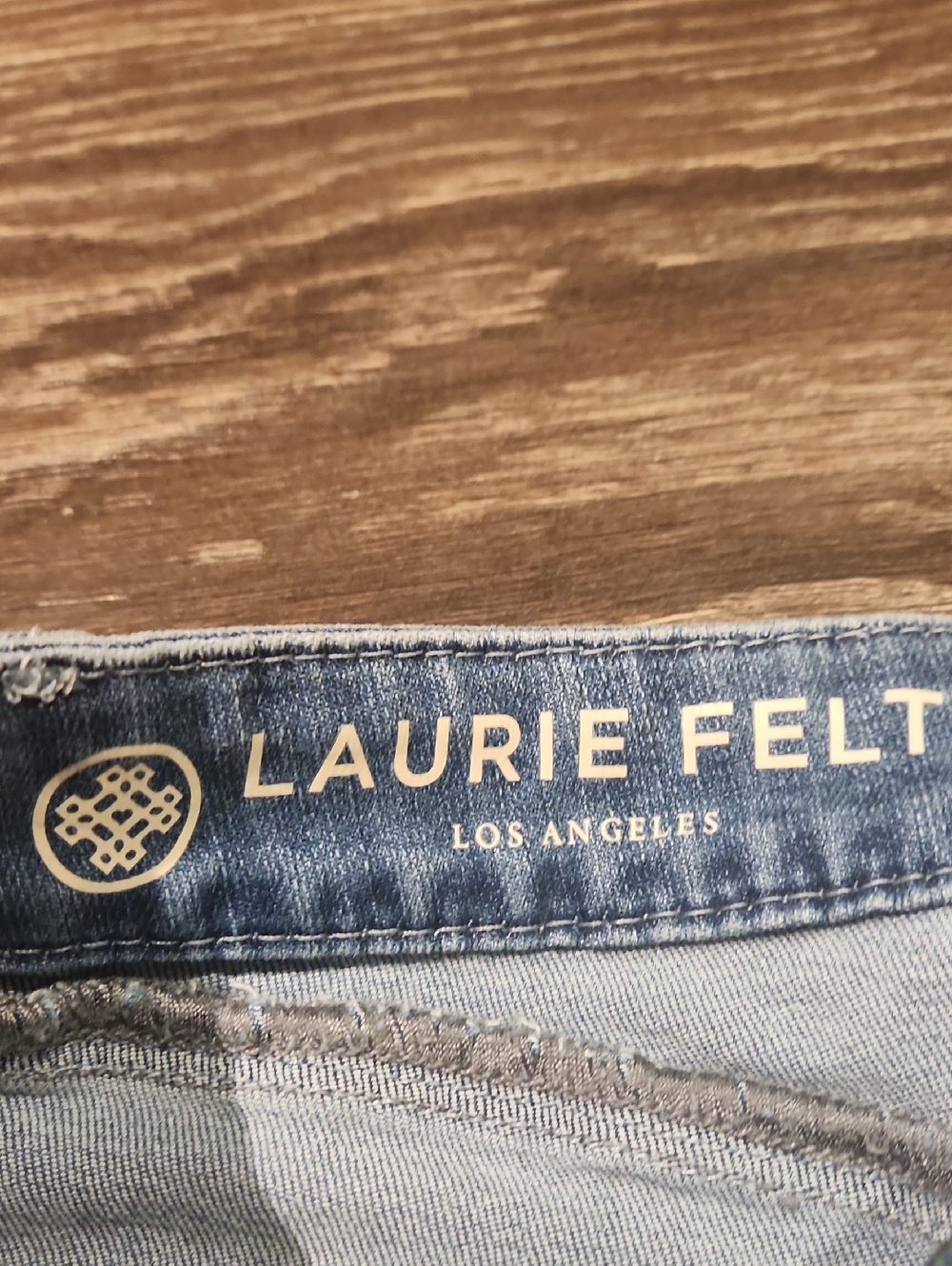 ❤️ LAURIE FELT EMBROIDERED HIGH RISE SKINNY DAISY DENIM JEANS, 4P (27 PETITE) - Picture 8 of 12